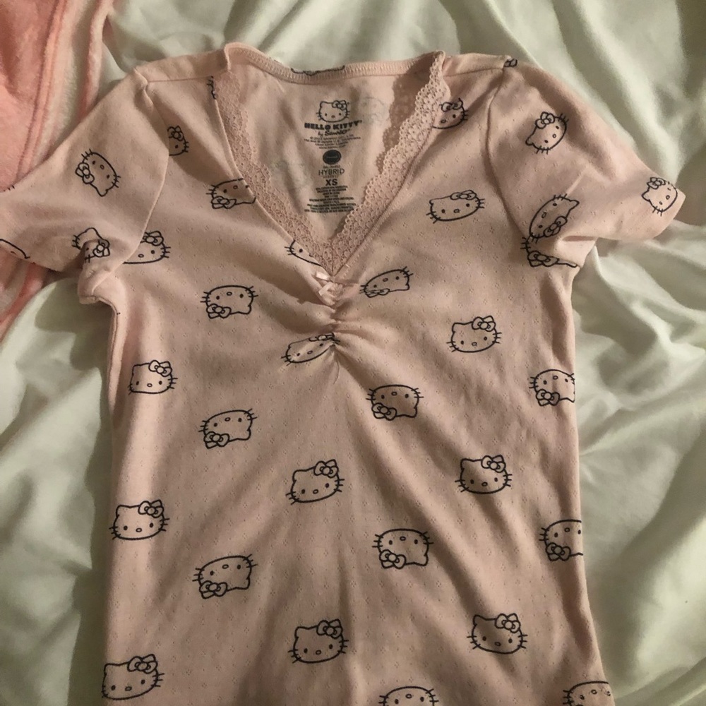 Pink hello kitty Sanrio top XS but stretchy